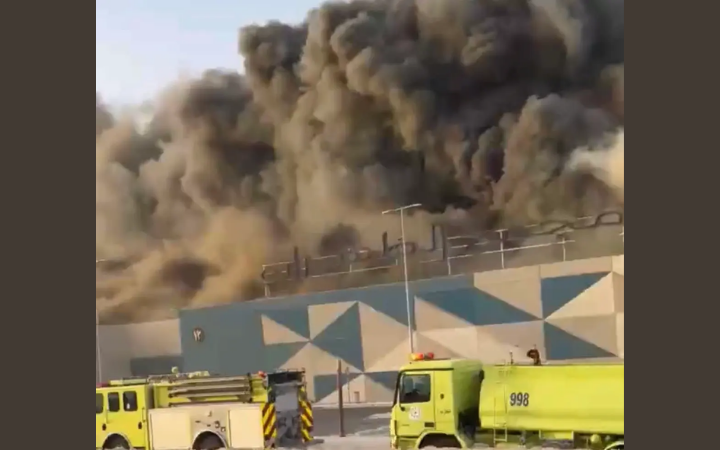 حريق مهول في السعودية والنار تكتسح الظهران مول