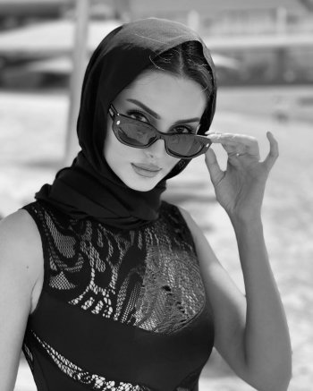 مودا جديدة ملابس سباحة مع حجاب هذا ما قدمته ماهلاغا جابري  