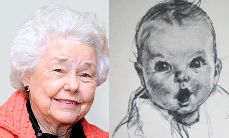 توفيت صاحبة أشهر صورة للأطفال في العالم آن تيرنر كوك