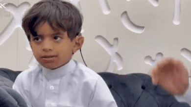 ضحكات طفل سعودي يسمع لأول مرة في حياته تخطف القلوب