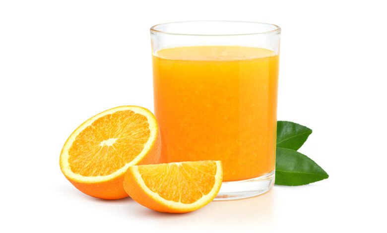 مختص يحذر من عصير برتقال البقالات والسبب