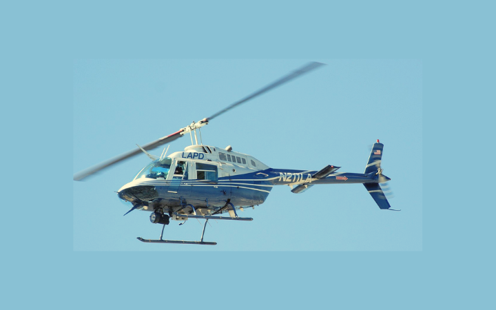فيديو طائرة هليكوبتر في السماء تسقط بسبب المروحية
