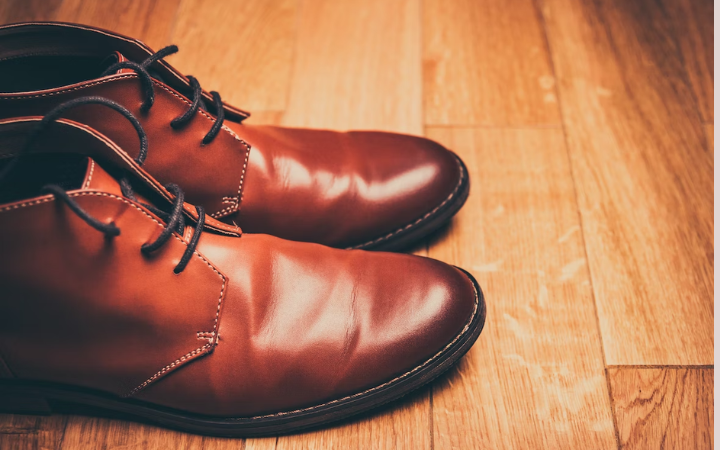 2- أهمية اختيار الأحذية لملابس العمل