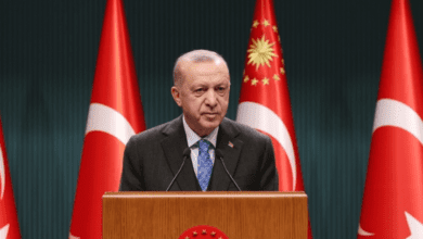 "مشية اردوغان البطيئة" تثير انتباه الحشود