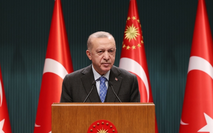 "مشية اردوغان البطيئة" تثير انتباه الحشود